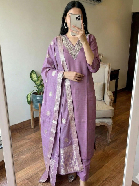 AEBA FASHION Women Ethnic Motifs Regular Kurta with Trousers & With Dupatta