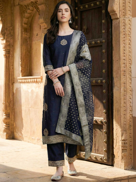 Indo Era Paisley Woven Design Organza Dupatta with Zari - Image 2