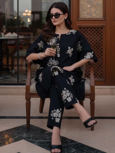 KALINI Women Black Floral Printed Pure Cambric Cotton Co-ord Set