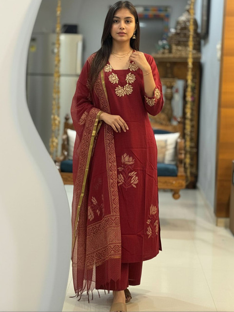 Aaghnya Women Floral Embroidered Regular Thread Work Kurta with Palazzos & With Dupatta