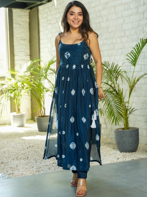 Siya Fashion Women Dyed Regular Kurta with Trousers