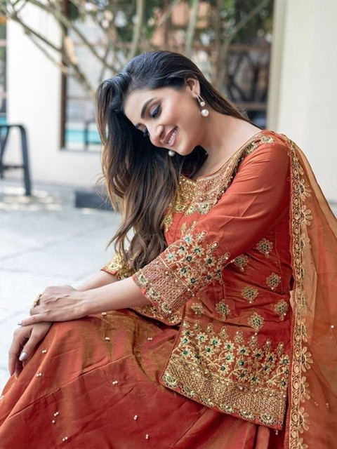 ZOEMIRA Women Ethnic Motifs Embroidered Regular Kurta with Skirt & With Dupatta - Image 5