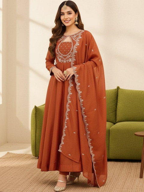 BHAKTI FASHION Women Yoke Design Regular Thread Work Kurta with Trousers & With Dupatta