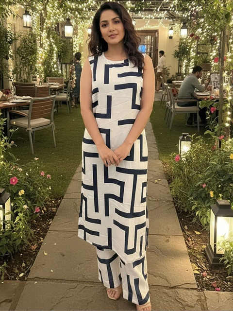 HERE&NOW Women Printed Regular Kurta with Palazzos