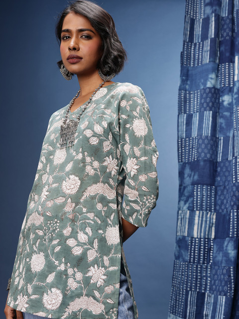 Taavi Sanganeri Floral Printed V-Neck Pure Cotton Kurti