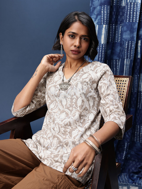 Taavi Paisley Printed V-Neck Woven Legacy Straight Kurti