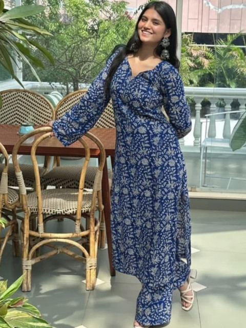 KAUTHAMEE Women Floral Printed Regular Kurta with Trousers