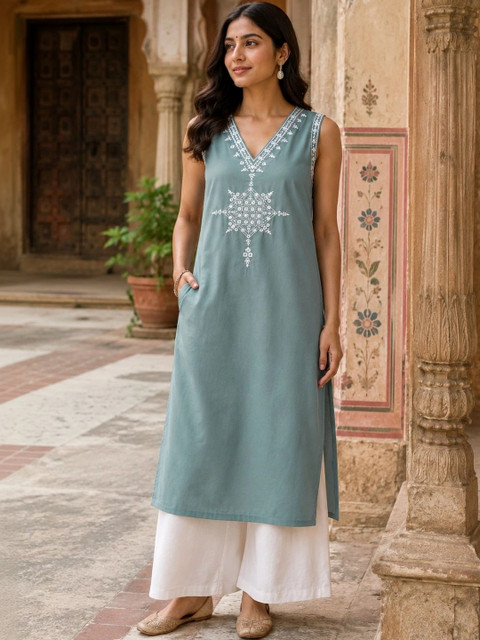 Fuchsia Women Embellished Thread Work Kurta