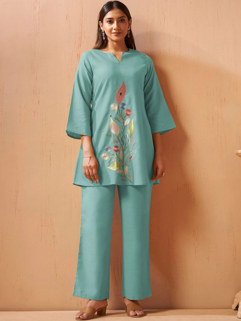 DRESOUL Indigo Embroidered Tunic with Palazzos