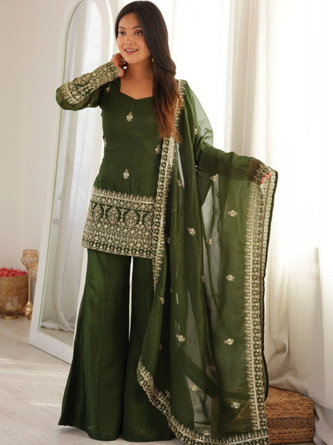MARUTI VASTRAM Women Ethnic Motifs Embroidered Regular Kurta with Sharara & With Dupatta - Image 2