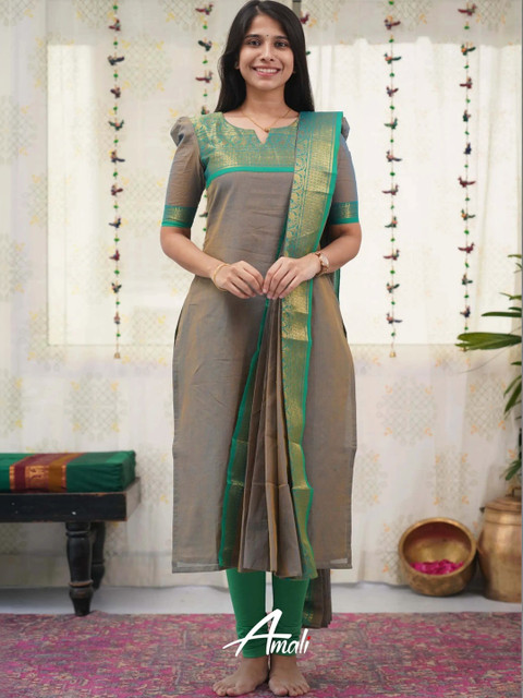 AVSAR TRENDZ Woven Design Kurta With Leggings & Dupatta