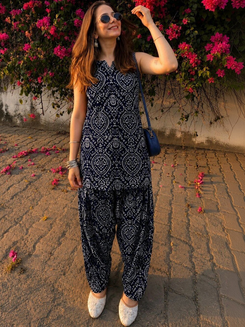 MANOJAVA Women Floral Printed Regular Pure Cotton Kurti with Salwar