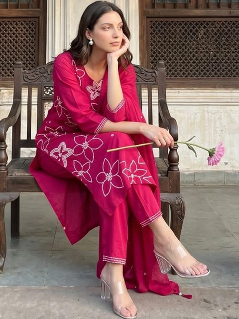 Sangria Women Floral Embroidered Regular Thread Work Kurta with Trousers & With Dupatta - Image 7