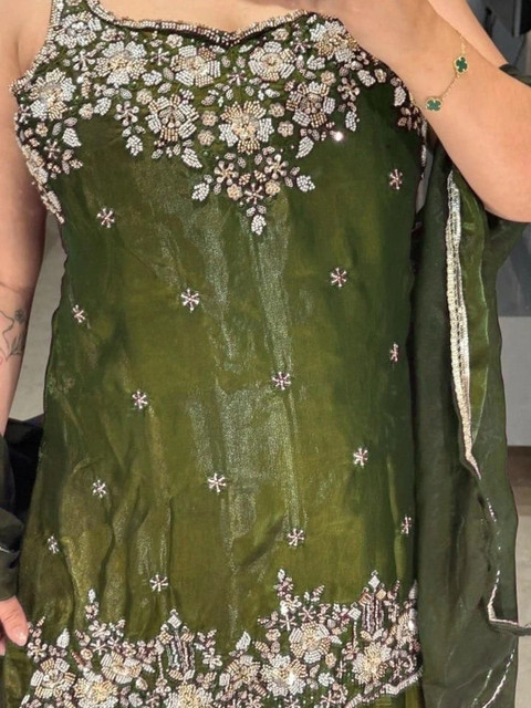 SHREE HARI FASHION Women Floral Embroidered Straight Kurta Set with Dupatta - Image 3