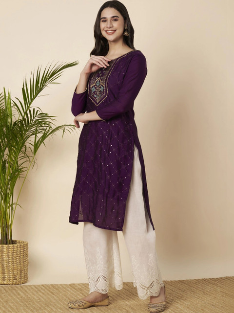 rarethread Women Embellished Thread Work Kurta