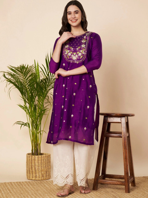rarethread Women Embellished Thread Work Kurta