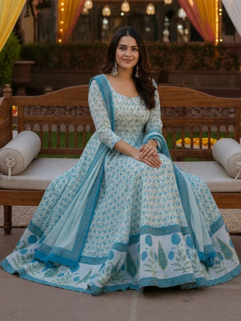 Aaghnya Women Floral Printed Regular Kurta with Trousers & With Dupatta