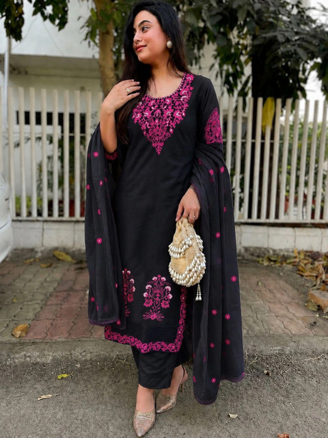 GoSriKi Women Ethnic Motifs Embroidered Regular Thread Work Kurta with Trousers & With Dupatta