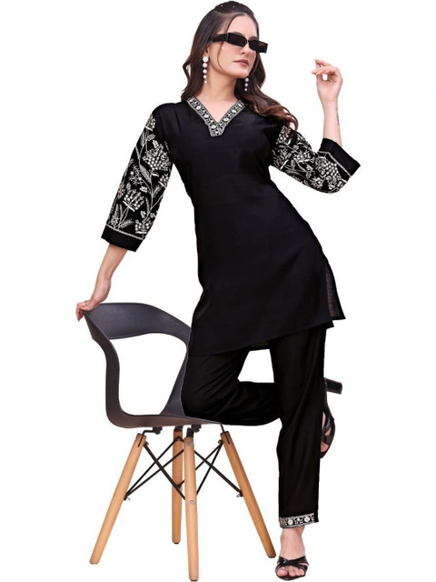 BNF Embroidered Tunic with Trousers - Image 4