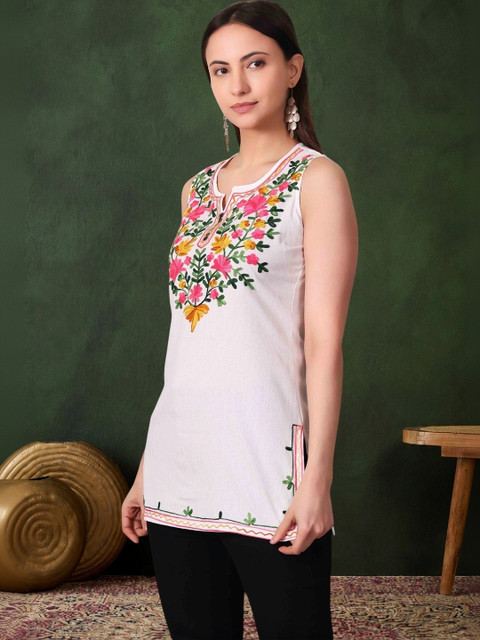 House of Sakhhi Women Floral Embroidered Thread Work Floral Kurta - Image 2