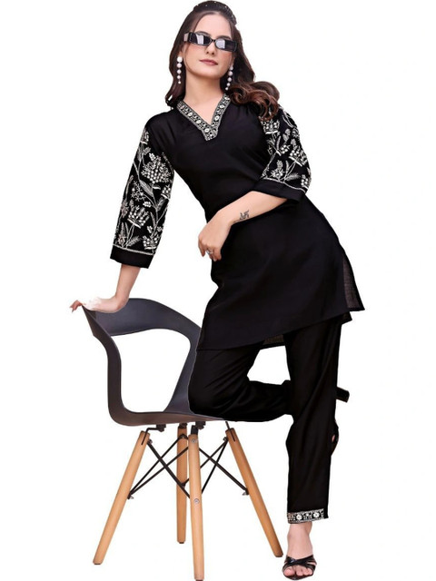 BNF Embroidered Tunic with Trousers - Image 2