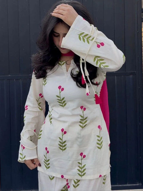 Moda Rapido Women Floral Printed Regular Kurta with Palazzos & With Dupatta