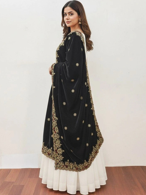 tathastufab Ethnic Motifs Embroidered Velvet Dupatta with Thread Work - Image 5