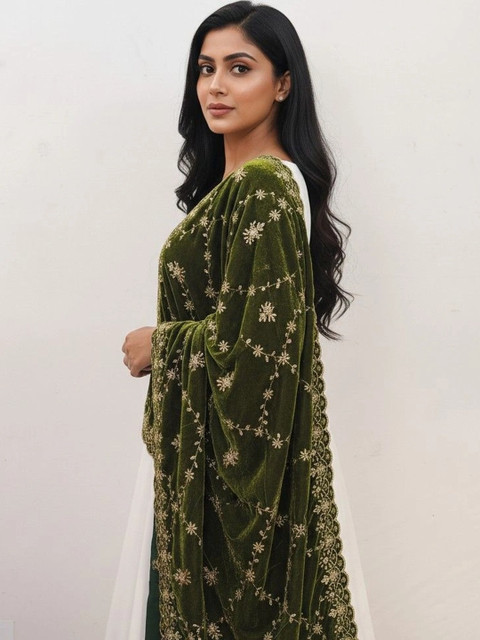 tathastufab Embroidered Velvet Dupatta with Thread Work - Image 4