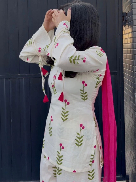 Moda Rapido Women Floral Printed Regular Kurta with Palazzos & With Dupatta - Image 4