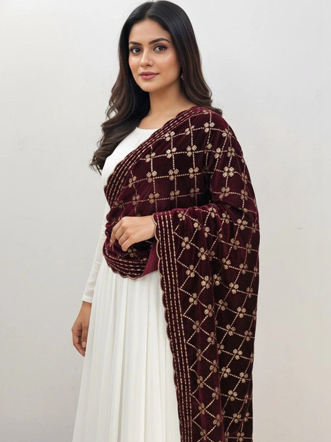 tathastufab Ethnic Motifs Embroidered Velvet Dupatta with Thread Work - Image 4