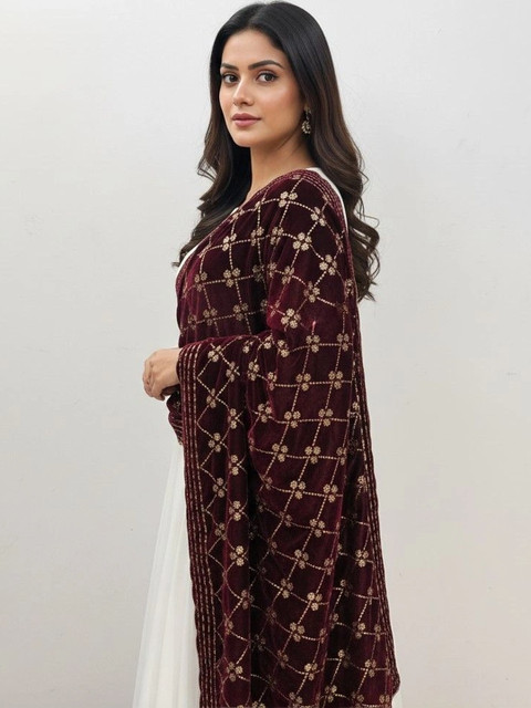 tathastufab Ethnic Motifs Embroidered Velvet Dupatta with Thread Work - Image 2
