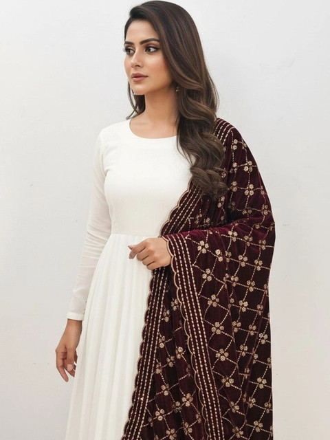 tathastufab Ethnic Motifs Embroidered Velvet Dupatta with Thread Work - Image 3