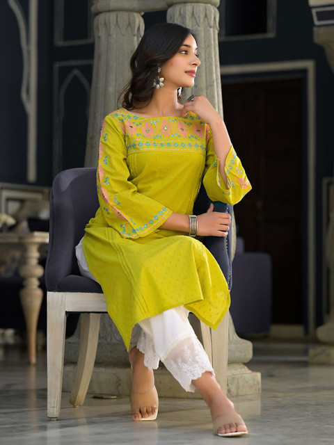 Varanga Women Floral Thread Embroidered Yoke Design Straight Kurta