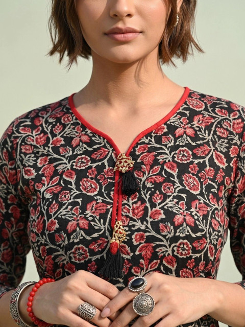 AADVIKA Women Floral Printed Thread Work Indie Florals Kurta - Image 5