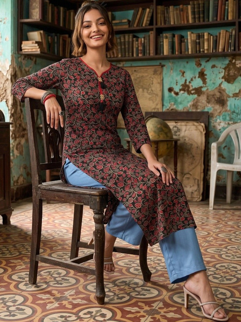 AADVIKA Women Floral Printed Thread Work Indie Florals Kurta - Image 4