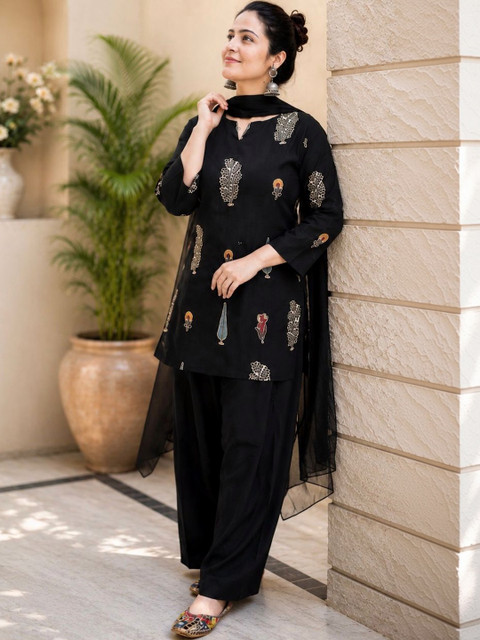 A2 Cloth Women Ethnic Motifs Printed Regular Kurta with Patiala & With Dupatta