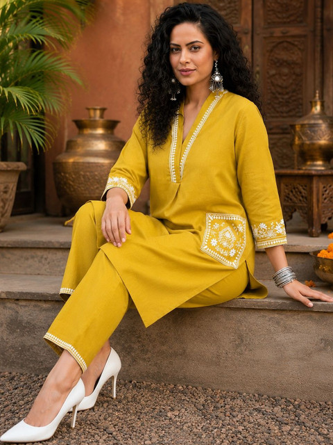SANTOPERA DESIGNER Women Ethnic Motifs Embroidered Regular Thread Work Kurta with Trousers