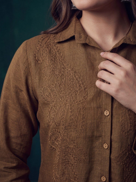Indyanvastra Embroidered Shirt with Trousers - Image 2