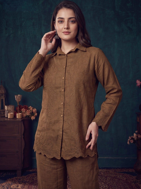 Indyanvastra Embroidered Shirt with Trousers - Image 3