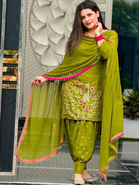 HK CLOTHING BRAND Women Ethnic Motifs Embroidered Regular Thread Work Kurta with Patiala & With Dupatta - Image 2