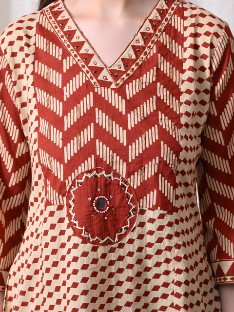 MEERA FAB Women Printed Regular Thread Work Pure Cotton Kurta with Trousers & With Dupatta - Image 3