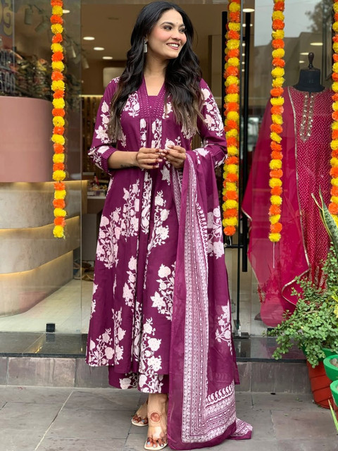 YUSRA Women Floral Printed Calf Length Regular Straight Kurta with Trousers & With Dupatta - Image 4