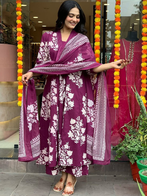 YUSRA Women Floral Printed Calf Length Regular Straight Kurta with Trousers & With Dupatta