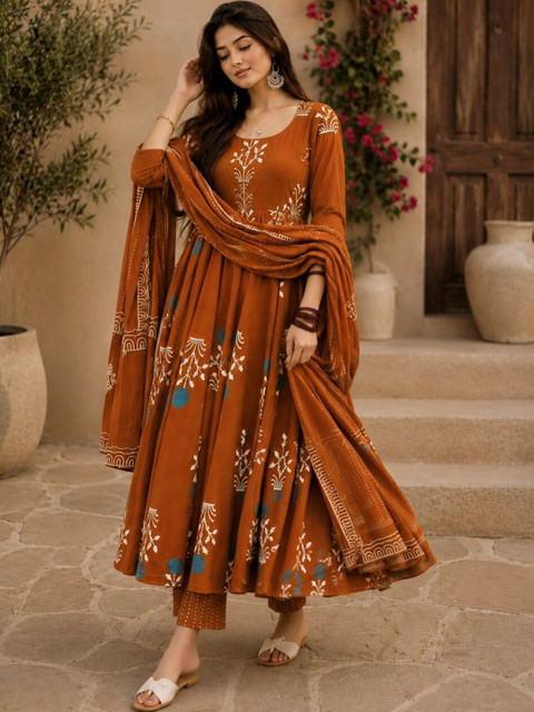 Chhipa Prints Women Floral Printed Empire Kurta with Trousers & With Dupatta - Image 6