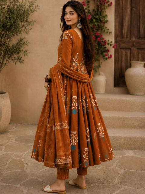 Chhipa Prints Women Floral Printed Empire Kurta with Trousers & With Dupatta - Image 4