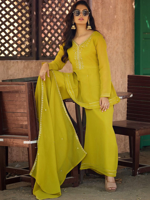 HERE&NOW Women Ethnic Motifs Embroidered Regular Thread Work Kurti with Sharara & With Dupatta