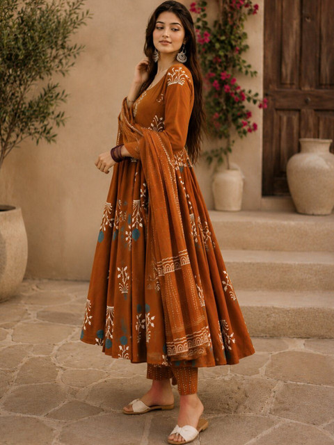 Chhipa Prints Women Floral Printed Empire Kurta with Trousers & With Dupatta - Image 3