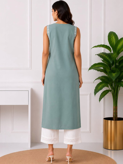 Fuchsia Women Embellished Thread Work Kurta - Image 3