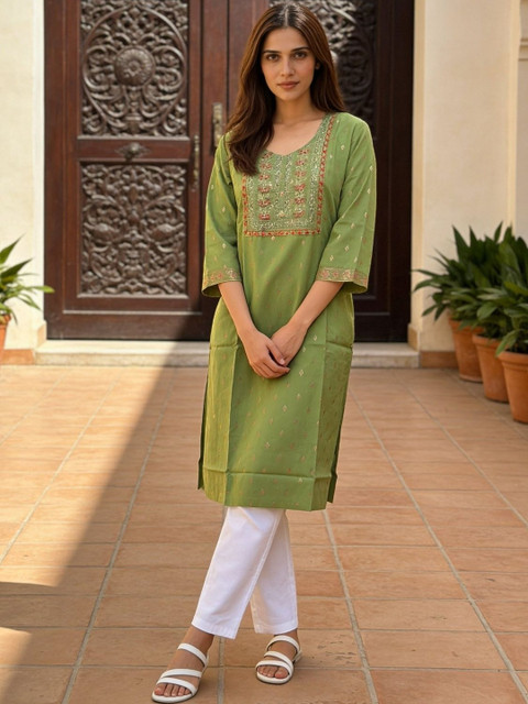 Rangita Women Embellished Thread Work Kurta