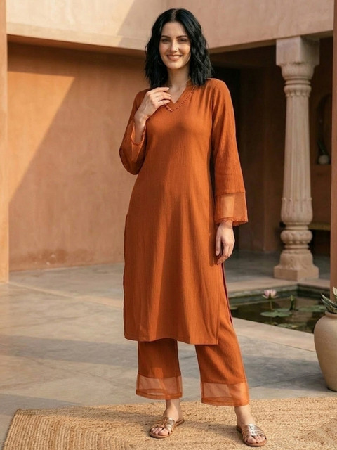 Varanga Straight Kurta With Trousers Set - Image 5